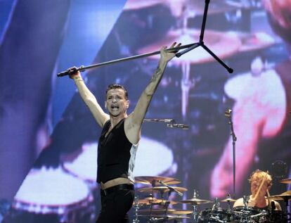 El cantante de la banda británica Depeche Mode, Dave Gahan, durante el concierto inaugural del BBK Live.