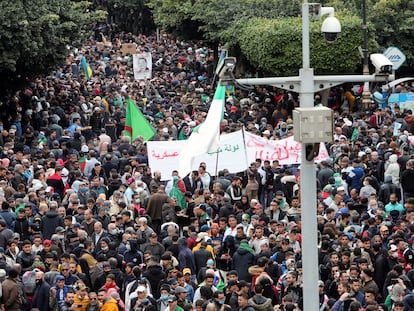 Manifestación de este lunes 22 de febrero en Argel en el segundo aniversario del Hirak, el movimiento que reclama la apertura democrática del país.