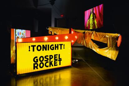 'Gospel Rocket' (2005), de Mike Kelley.