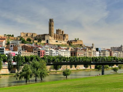Vista del río Segre y de la ciudad de Lleida.