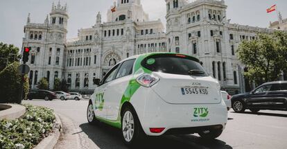 Un coche de City circulando por Madrid.