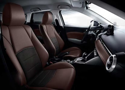 Con frontal de parrilla plateada y faros LED, un sistema de sonido Bose y un diseño interior de líneas depuradas, el Mazda CX-3 Senses Edition marca la diferencia.