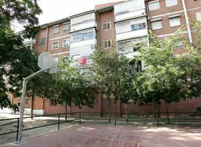 Fachada trasera del número 11 de la calle de San Pol, donde se van a instalar una 'torre de ascensor'.
