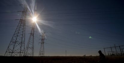 Tendido eléctrico a las afueras de Sevilla.