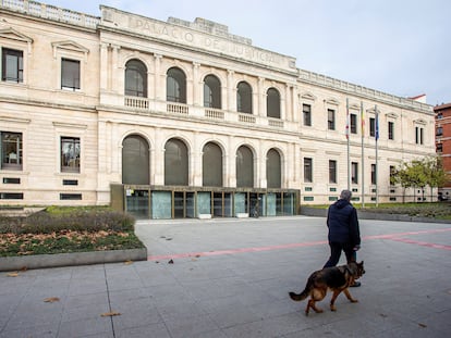 Fachada de la Audiencia Provincial de Burgos en la que se juzga al sacerdote bilbaíno.