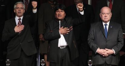 Evo Morales e Insulza, secretario de la OEA (izquierda) ayer en Bolivia.