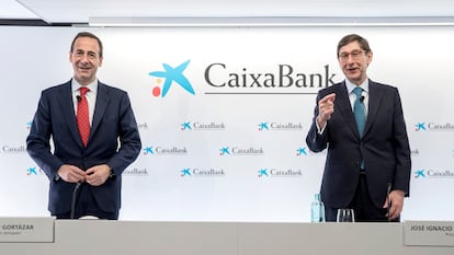 El nuevo presidente de CaixaBank, José Ignacio Goirigolzarri, y el consejero delegado de la entidad, Gonzalo Gortázar