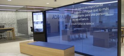 Interior del nuevo modelo de oficina de Abanca