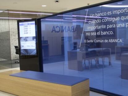 Interior del nuevo modelo de oficina de Abanca