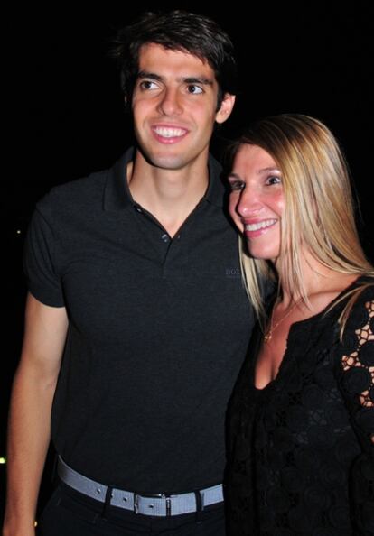 El futbolista del Real Madrid Kaká y su mujer Carolina Celico.