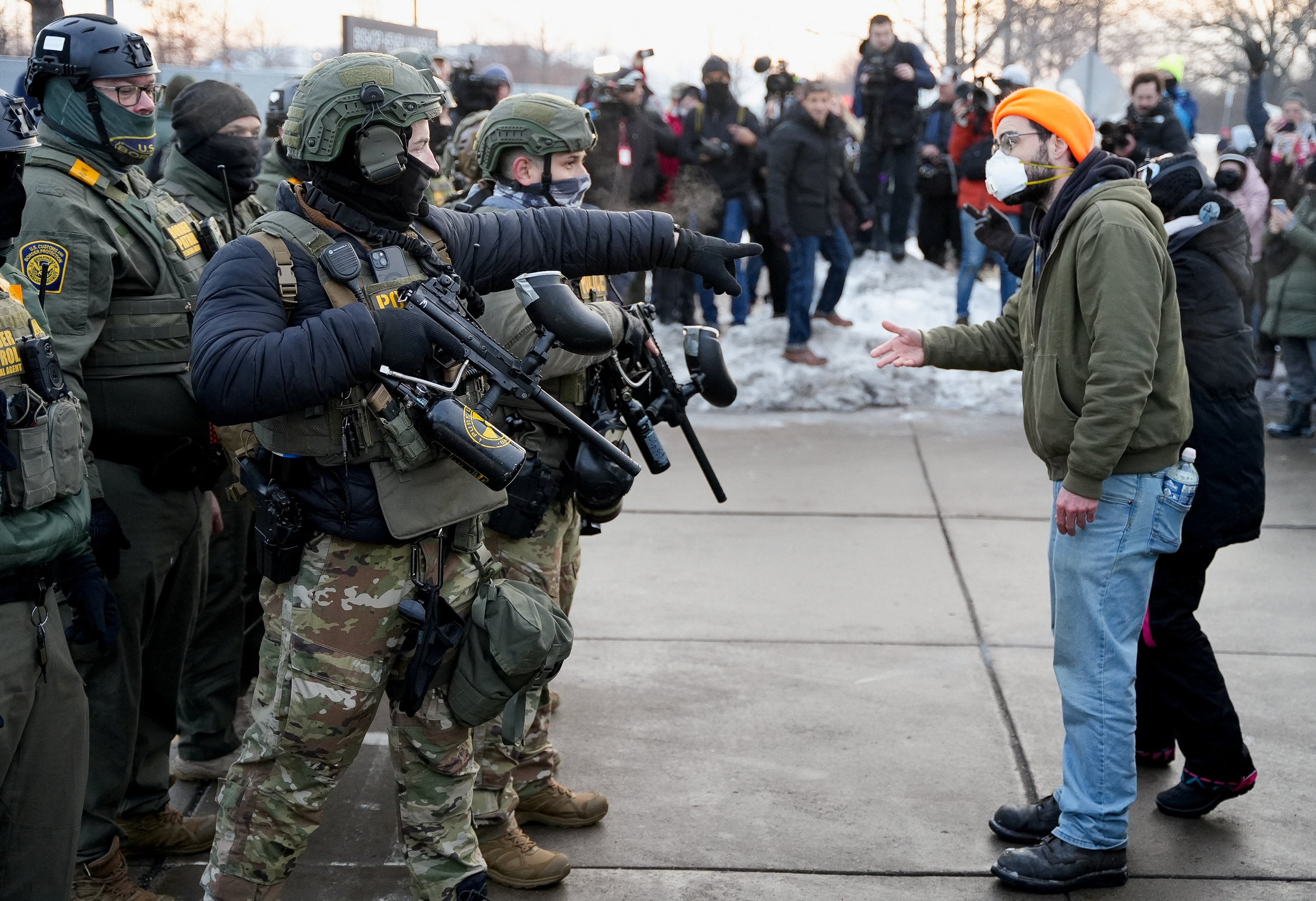 Las discrepancias entre la evidencia y el relato oficial tras el asesinato del ICE en Minneapolis elevan la tensión en Estados Unidos