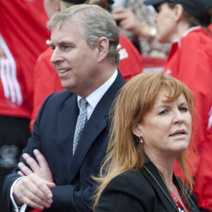 El príncipe Andrés y su ex esposa Sarah Ferguson, en abril en la maratón de Londres.