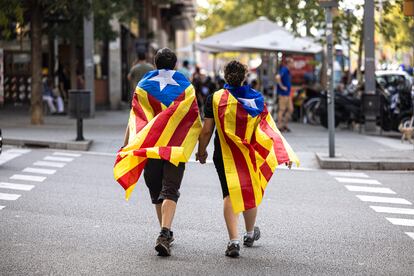 Dos participantes en la manifestación de la Diada, el 11 de septiembre en Barcelona.