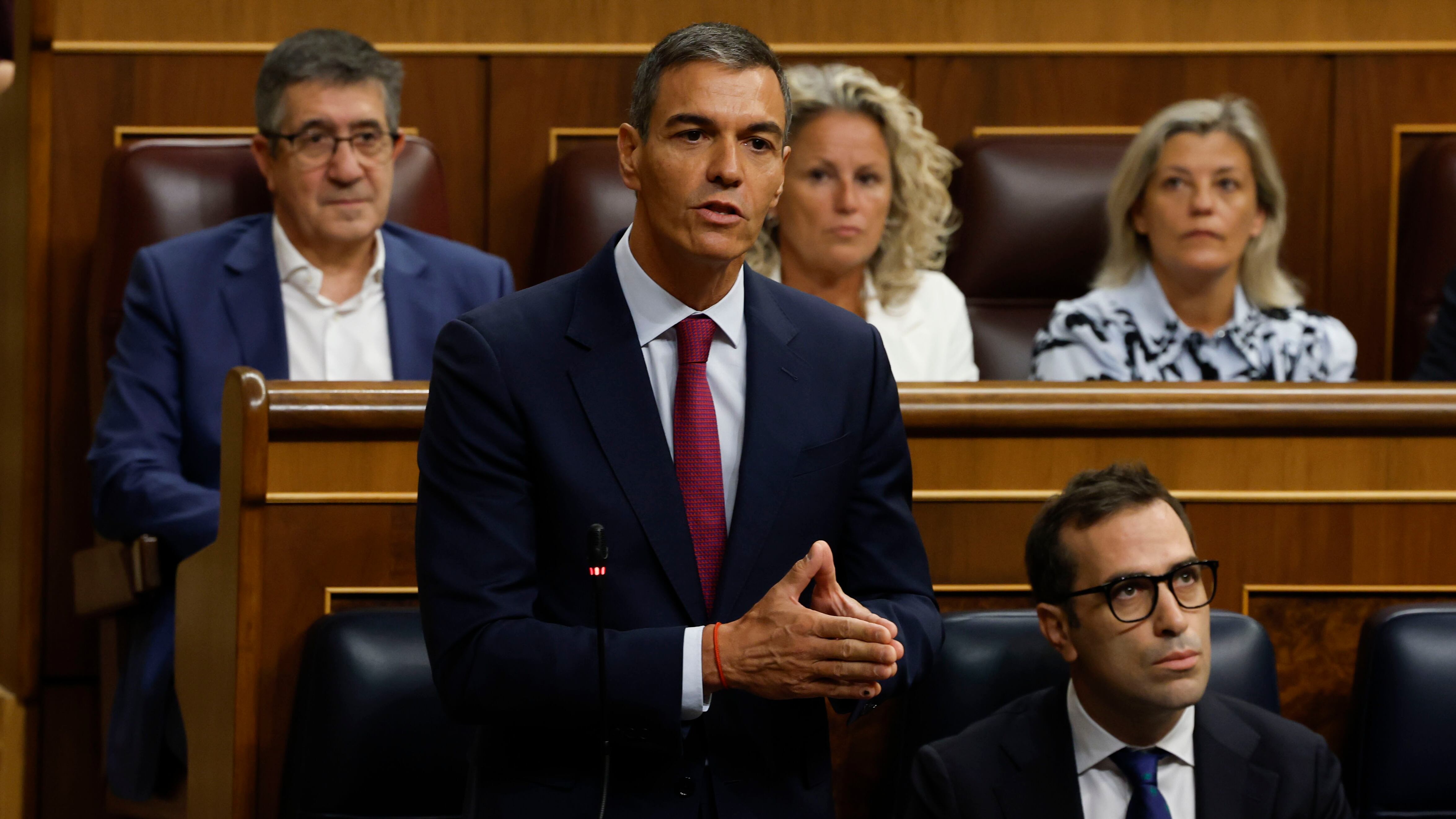 Última hora de la entrada de inmigrantes a Ceuta, en directo | Feijóo acusa a Sánchez de “desproteger” a España ante una “agresión consentida o impulsada por Marruecos” y él replica: “Volveremos a ganar en las urnas”