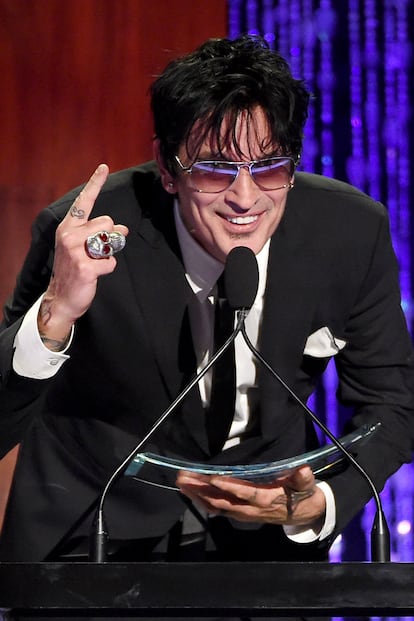 Tommy Lee.

Fue condenado a seis meses de cárcel por golpear a su pareja, la actriz Pamela Anderson, que lo acusó de golpearla brutalmente, incluso mientras amamantaba al hijo de ambos y haber sometido a los hijos de ambos a maltratos y torturas psicológicas.