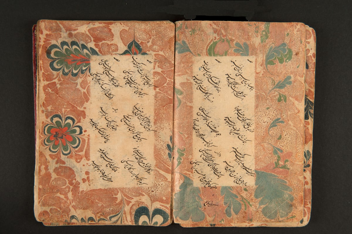 La poesía del pueblo: las voces de Asia Occidental y África del Norte llenan el Museo de las Culturas del Mundo de Ámsterdam