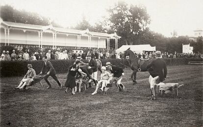 'Gymkhana' por parejas mixtas en 1925.