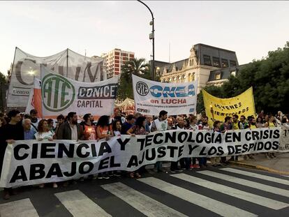 Marcha de Antorchas de trabajadores de Ciencia y Tecnología, en Buenos Aires, el 17 de abril.