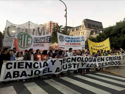 Marcha de Antorchas de trabajadores de Ciencia y Tecnología, en Buenos Aires, el 17 de abril.