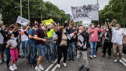Trabajadores de Nissan protestan contra el cierre en Barcelona, este jueves.
