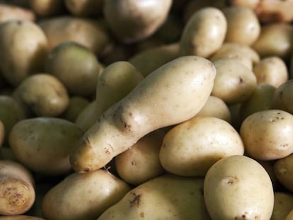 Patatas en un mercado urbano.