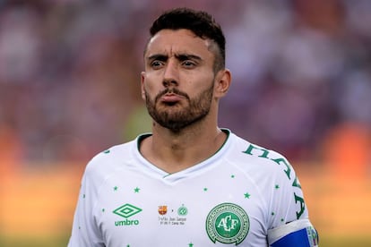 O lateral da Chapecoense Alan Ruschel, ao entrar em campo. 