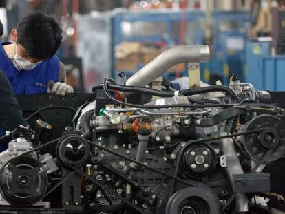 Trabajadores de Hyundai en una planta de Seúl