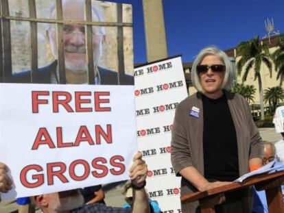 La esposa de Alan Gross en una manifestación a favor de su liberación.