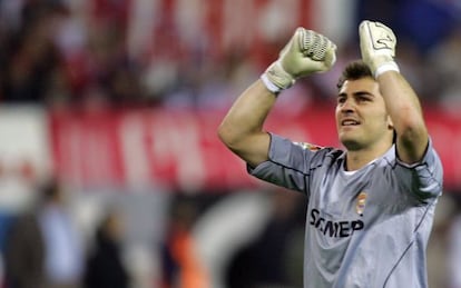 Casillas, en un partido con el Madrid en 2005.