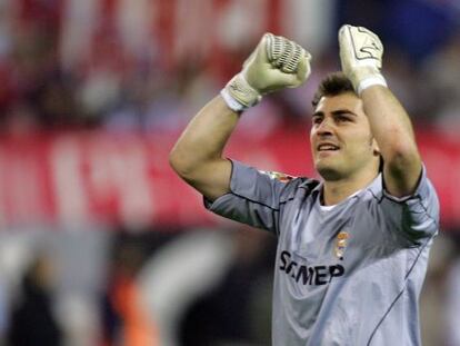 Casillas, en un partido con el Madrid en 2005.