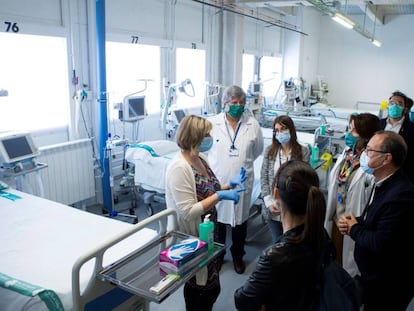 La consejera de Salut, Alba Vergés, en una visita a l'Hospital Parc Taulí de Sabadell.