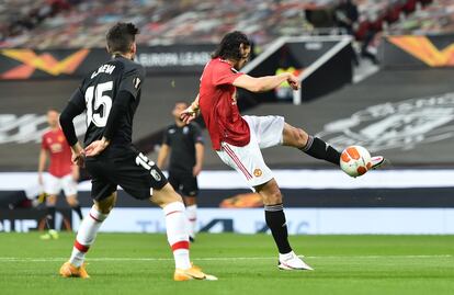 Cavani marca el único gol del partido de vuelta de los cuartos de final de la Europa League este jueves en Old Trafford.