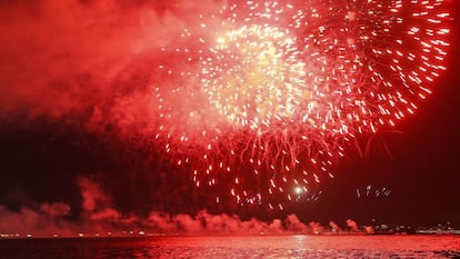 Fogos na Praia do Flamengo, no Rio de Janeiro, na virada de ano de 2019 para 2020.