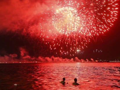 Fogos na Praia do Flamengo, no Rio de Janeiro, na virada de ano de 2019 para 2020.