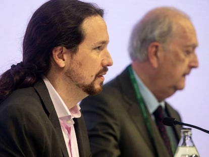 El secretario general de Podemos, Pablo Iglesias (izquierda), este sábado en la segunda jornada de la Reunión del Círculo de Economía de Sitges.