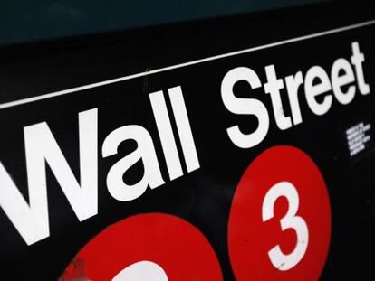 La entrada a la estación de metro de Wall Street.