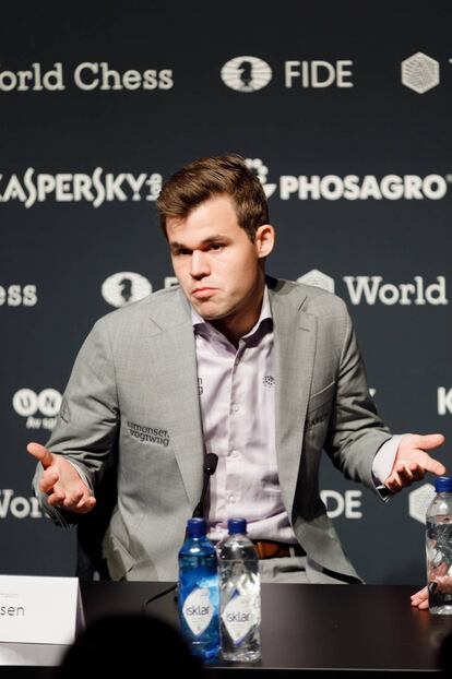 Magnus Carlsen, durante la rueda de prensa de este jueves, cuando le preguntaron por el polémico vídeo.