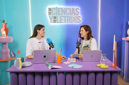 Hiperactina (izquierda) es el seudónimo de Sandra Ortonobes, divulgadora científica. Linguriosa, el de Elena Herraiz, divulgadora lingüística.
