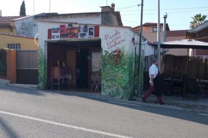 Ahí va Don Vitto a echar un cigarrito