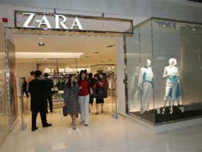 Entrada de la nueva tienda de Zara en Hong Kong, situada en el International Finance Center.