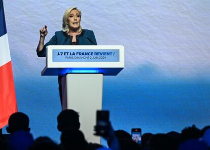 Marine Le Pen durante un acto electoral en París, el 2 de junio.