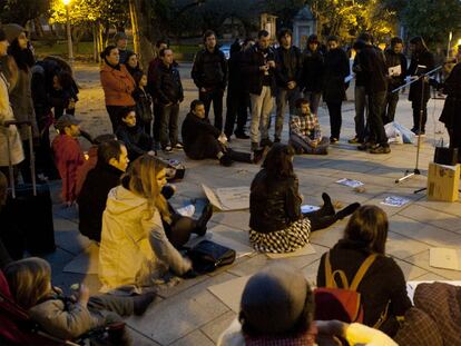 Los indignados reflexionan juntos sobre la economía