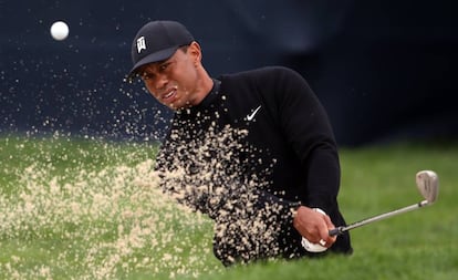 Tiger Woods, entrenándose en el PGA.