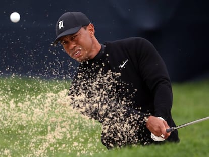 Tiger Woods, entrenándose en el PGA.