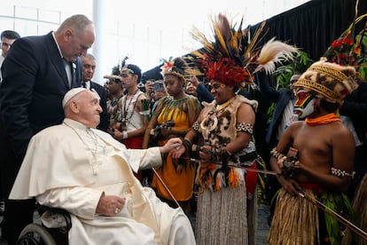 El papa Francisco en Papúa Nueva Guinea reuniéndose con las autoridades de la nación, representantes de la sociedad civil y el cuerpo diplomático el 7 de septiembre de 2024.