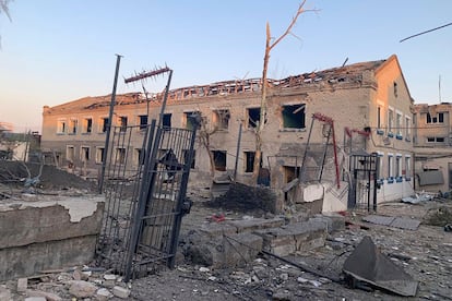 La cárcel atacada por Rusia en Bilenke, junto a Zaporiyia, en una imagen difundida por las autoridades ucranias este martes.