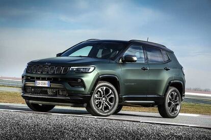 El Jeep Compass se quedó con la medalla de bronce, con 901 unidades.