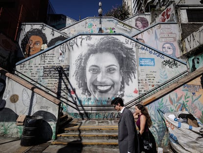 Un mural con la imagen de la concejala brasileña Marielle Franco, asesinada en Brasil en 2018.