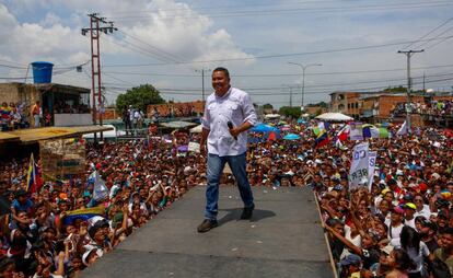 El pastor evangélico Javier Bertucci, en un acto de campaña celebrado en Valencia (Carabobo).