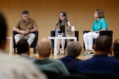 Tres representantes de las asociaciones de víctimas durante la presentación de la Iniciativa de Legislativa Popular (ILP) para modificar la ley de aguas en la Universitat Politècnica de València.